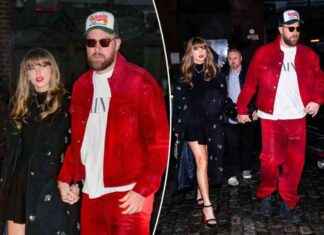Celebrity Couple Taylor Swift and Travis Kelce Spotted Holding Hands on Rainy Date Night celebrity-couple-taylor-swift-and-travis-kelce-spotted-holding-hands-on-rainy-date-night