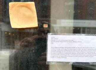 Cheese Stuck to Chicago Storefront Window Goes Viral cheese-stuck-to-chicago-storefront-window-goes-viral