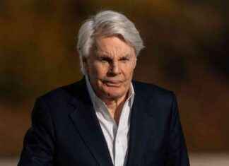 Ex-Abercrombie CEO’s Lawyers Argue Dementia Could Impact Ability to Face Sex Charges ex-abercrombie-ceos-lawyers-argue-dementia-could-mpact-ability-to-face-sex-charges