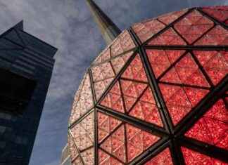 Times Square Ball Gets Final Crystal Triangles for New Year’s Eve Celebrations times-square-ball-gets-final-crystal-triangles-for-new-years-eve-celebrations