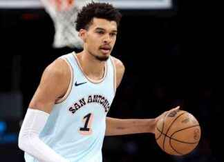 Victor Wembanyama Engages Fans in 1-on-1 Chess Battle in New York City victor-wembanyama-engages-fans-in-1-on-1-chess-battle-in-new-york-city