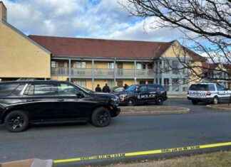 Man fatally stabbed by his son in Hartford motel: police man-fatally-stabbed-by-his-son-in-hartford-motel-police