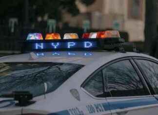 Man Found Dead in Ambulette on Bronx Side Street: NYPD Investigation man-found-dead-in-ambulette-on-bronx-side-street-nypd-nvestigation