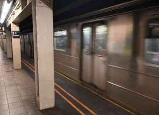 Man Shoved onto Subway Tracks in Chelsea: NYPD Investigation & Safety Measures man-shoved-onto-subway-tracks-in-chelsea-nypd-nvestigation-safety-measures
