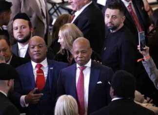 Mayor Adams criticizes Biden for migrant negotiations on Tucker Carlson Show mayor-adams-criticizes-biden-for-migrant-negotiations-on-tucker-carlson-show