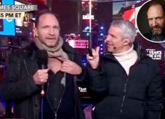 Ralph Fiennes’ Hilarious 2024 Performance Leaves Anderson Cooper in Hysterics ralph-fiennes-hilarious-2024-performance-leaves-anderson-cooper-in-hysterics