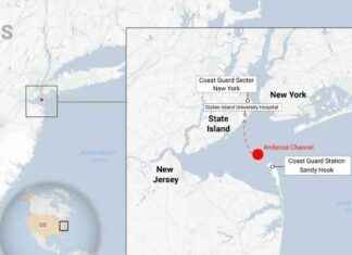 Coast Guard suspends search for missing man after boat capsizes coast-guard-suspends-search-for-missing-man-after-boat-capsizes