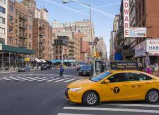 NYC Taxi Drivers Advocate for ‘Bathroom Placard’ Solution nyc-taxi-drivers-advocate-for-bathroom-placard-solution