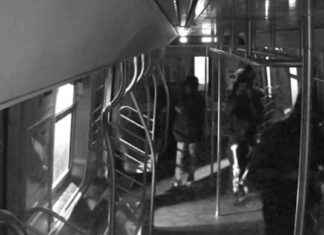 Teenagers arrested for joyriding stolen R train in Queens teenagers-arrested-for-joyriding-stolen-r-train-in-queens