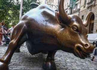 The Fascination Behind Touching Wall Street Bull’s Testicles the-fascination-behind-touching-wall-street-bulls-testicles